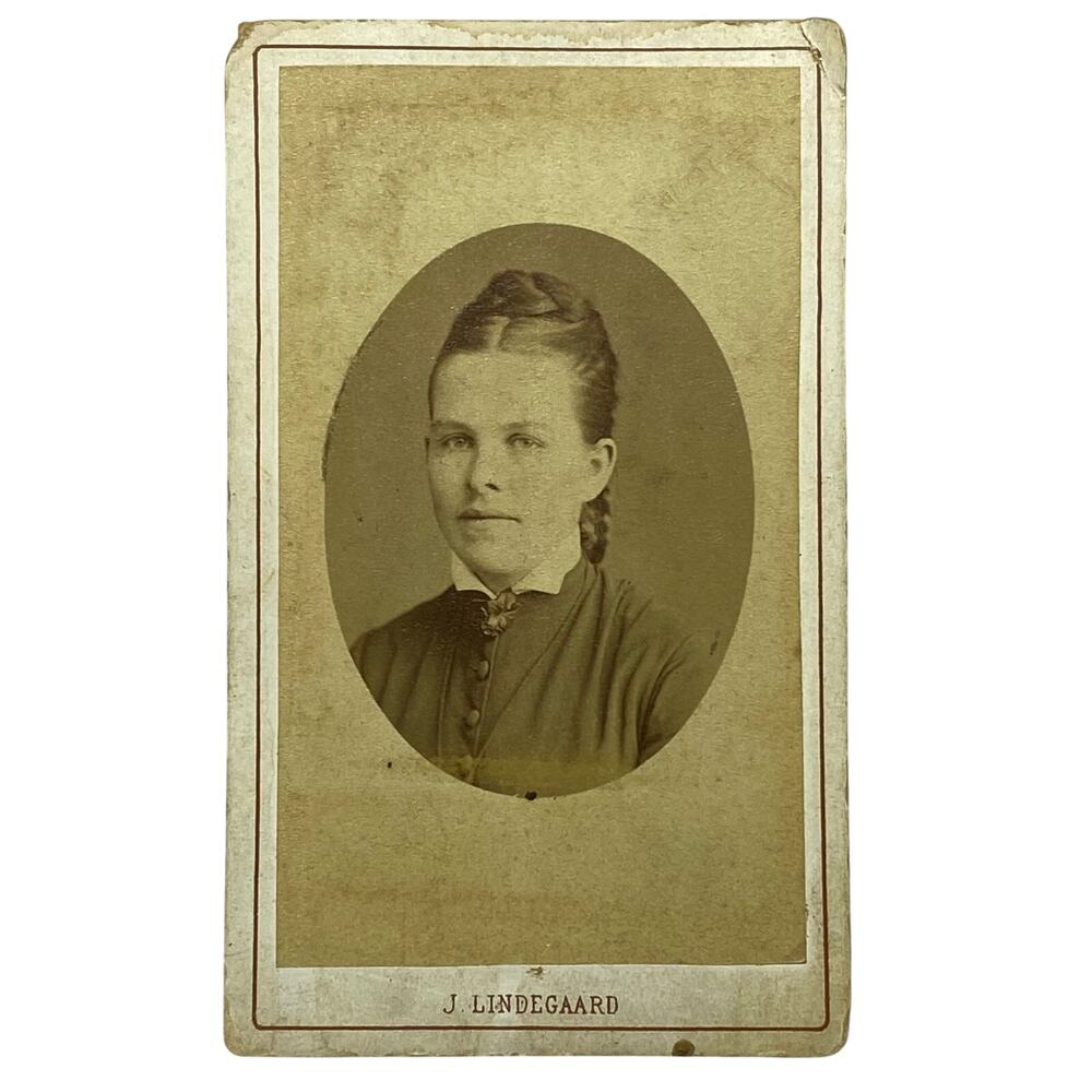 Antique Victorian Era Photograph Young Women 1870s CDV J. Lindegaard Norway